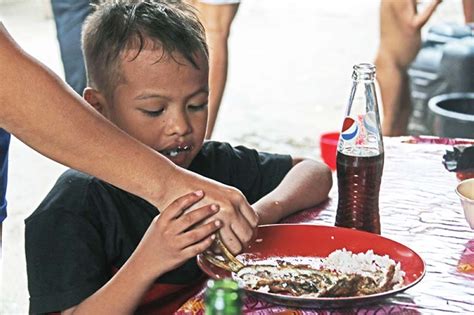 dsws cebu|DSWS feeds children; moms, Train in the way .